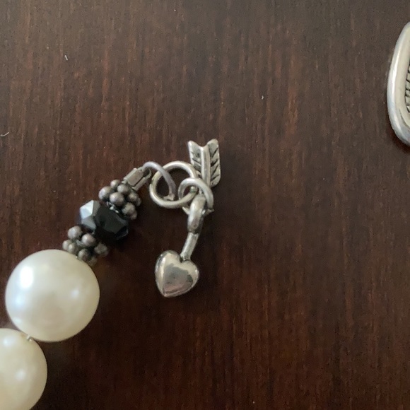 EUC! Beautiful boutique custom pearl & bead necklace & bracelet set. - Picture 8 of 12